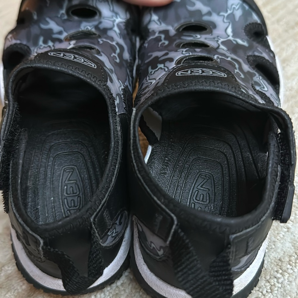 KEEN Stingray Water Shoes for Kids Black Camo Size 12 - Picture 13 of 16